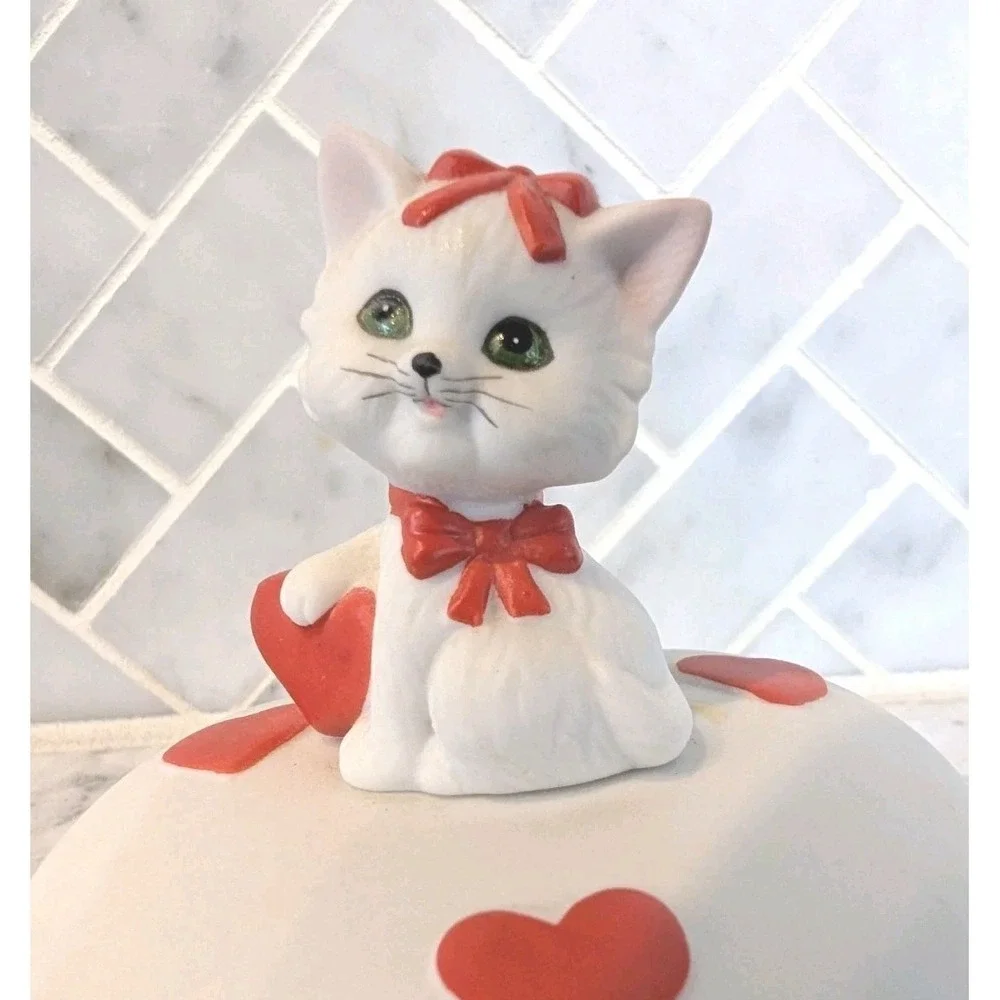 Lefton 1985 Hand Painted Bisque Porcelain Cat Trinket Box With Lid Heart Shaped